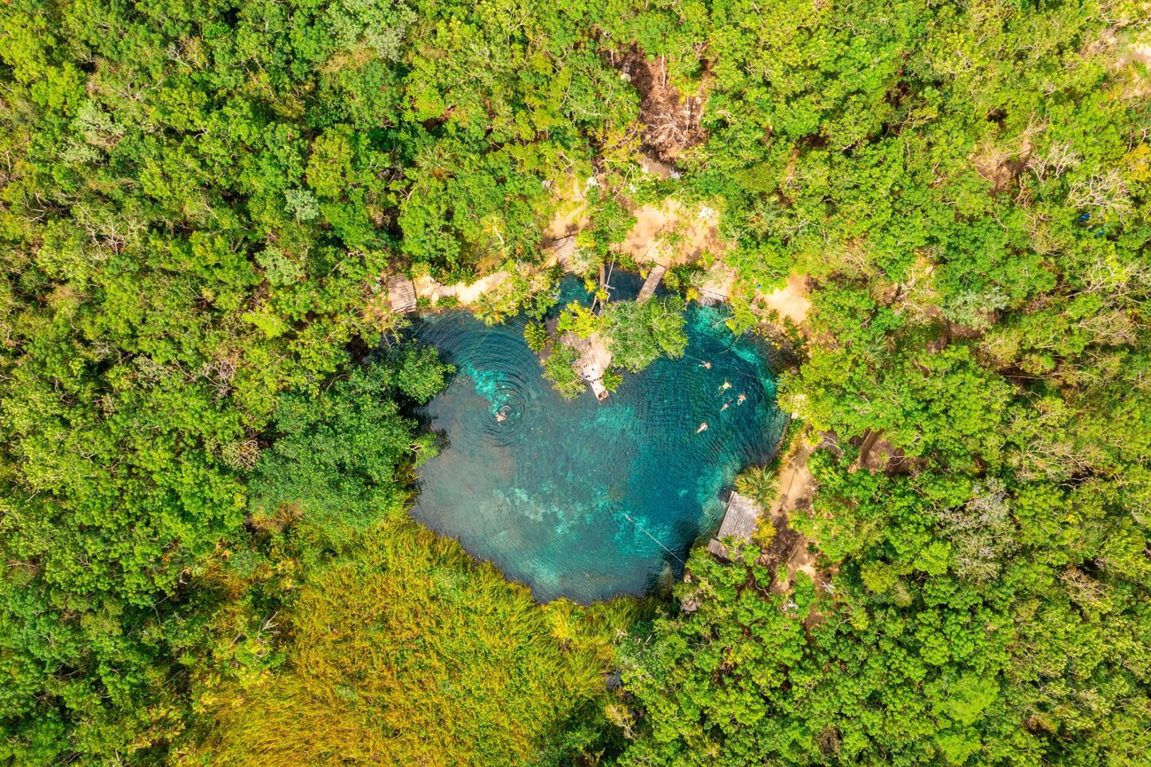 Cenote de Yucatán visto desde el aire